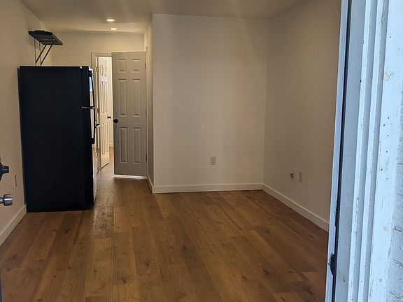 2nd image of 1810 Grayson St #9
