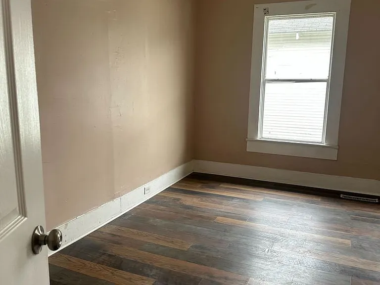 1304 Avenue G — Photo 13