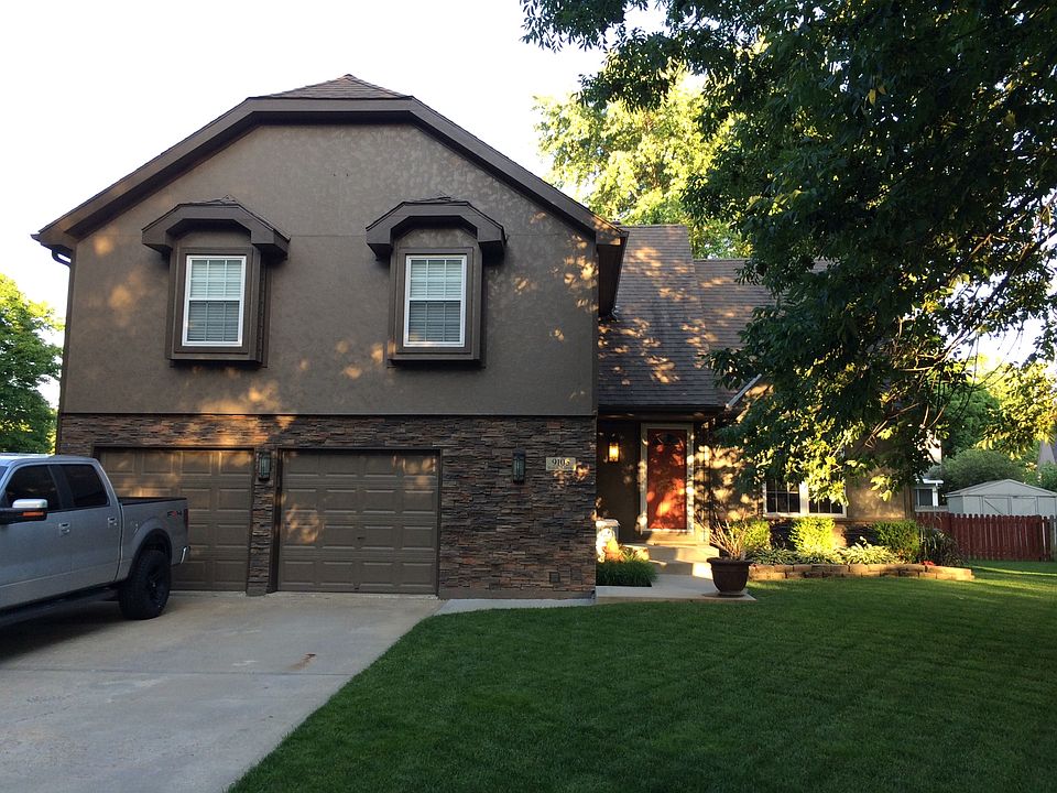 Beautiful home and yard
