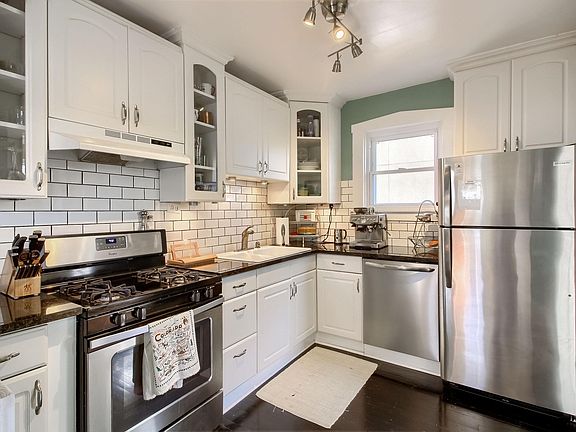 3rd image of 4524 N Meade St