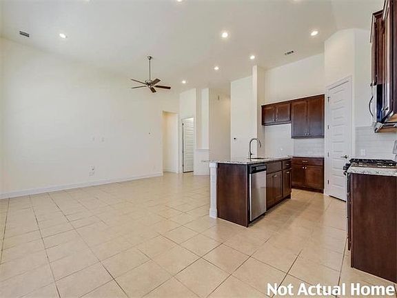 4th image of 6837 Leonardo Dr