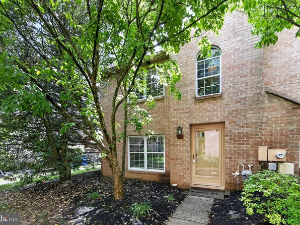 46 Rampart Dr, Chesterbrook, PA 19087