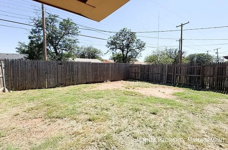 2119 S Loop 289 #B — Photo 18