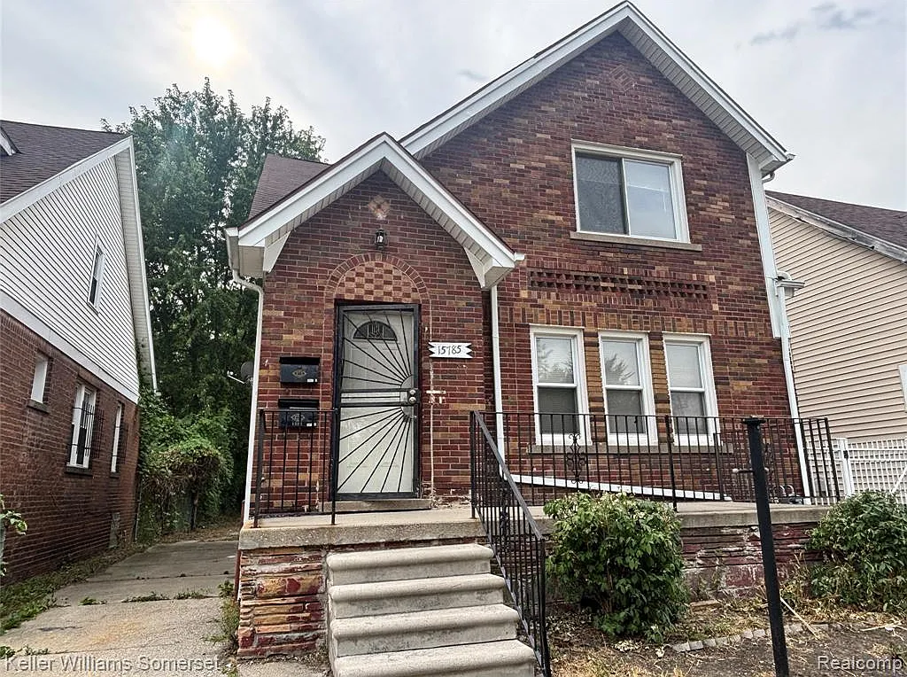 2 bed, 1.0 bath, 1557 sqft, $1,000 — Photo 1