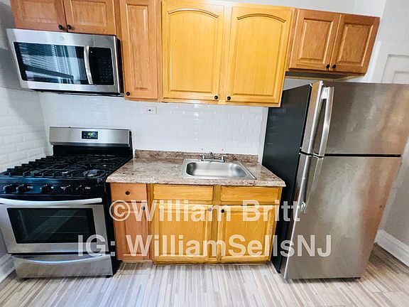 3rd image of 115-117 Fairview Ave #36