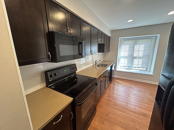 3rd image of 411 Briarcreek Dr