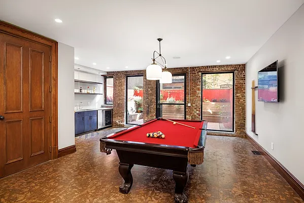 Sold by Brown Harris Stevens | media 21