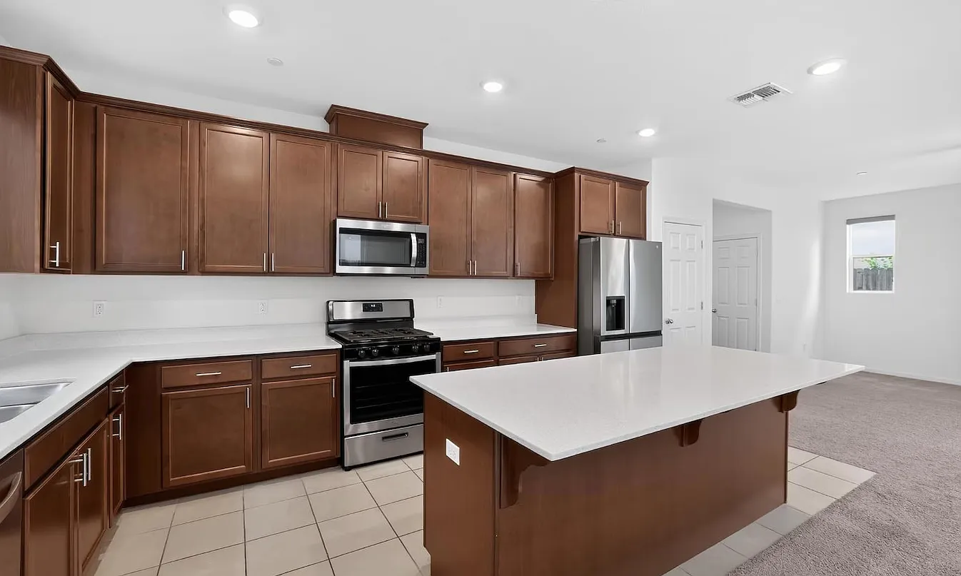 4 bed, 2102 sqft, $3,195 — Photo 3