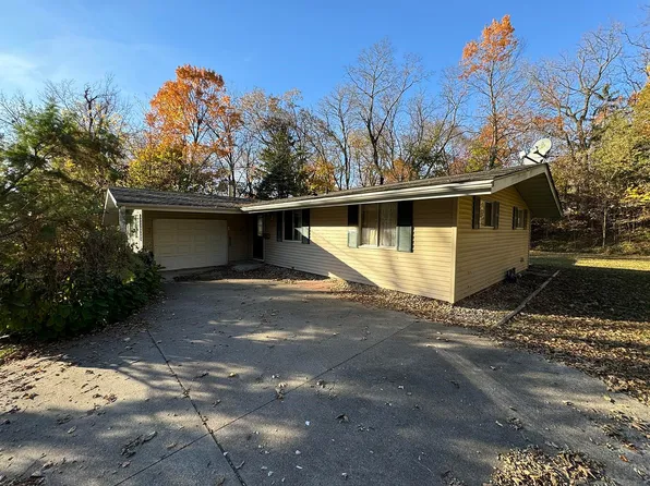 107 W Franklin St, Mount Carroll, IL 61053