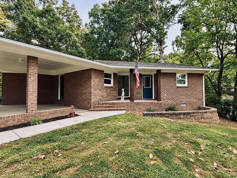 209 Hillcrest Dr