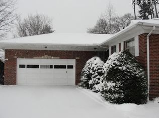 6501 Ridgewood Lakes Dr, Parma, OH 44129