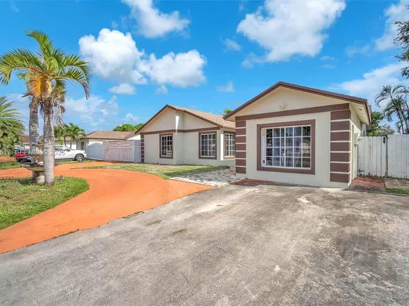 19541 NW 57th Ct, Hialeah, FL 33015