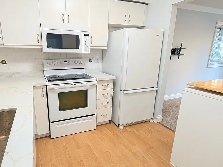 19 Wallace Dr — Photo 11