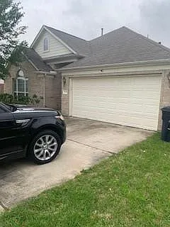 4 bed, 2.0 bath, 2237 sqft, $2,000 — Photo 1