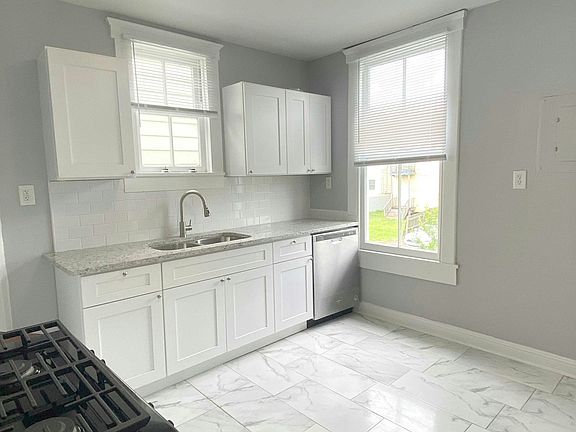 5th image of 424 E 32nd St #424