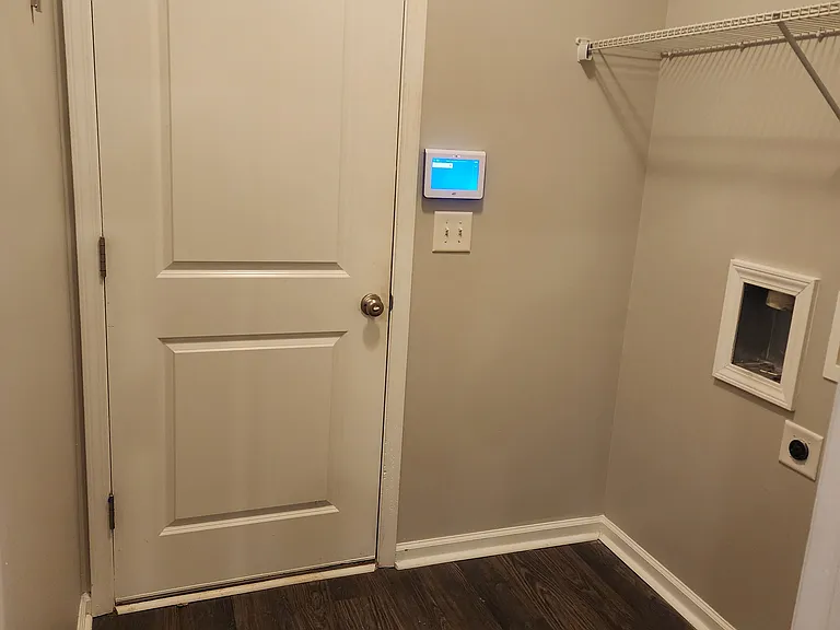 2104 Caswell Cir — Photo 2