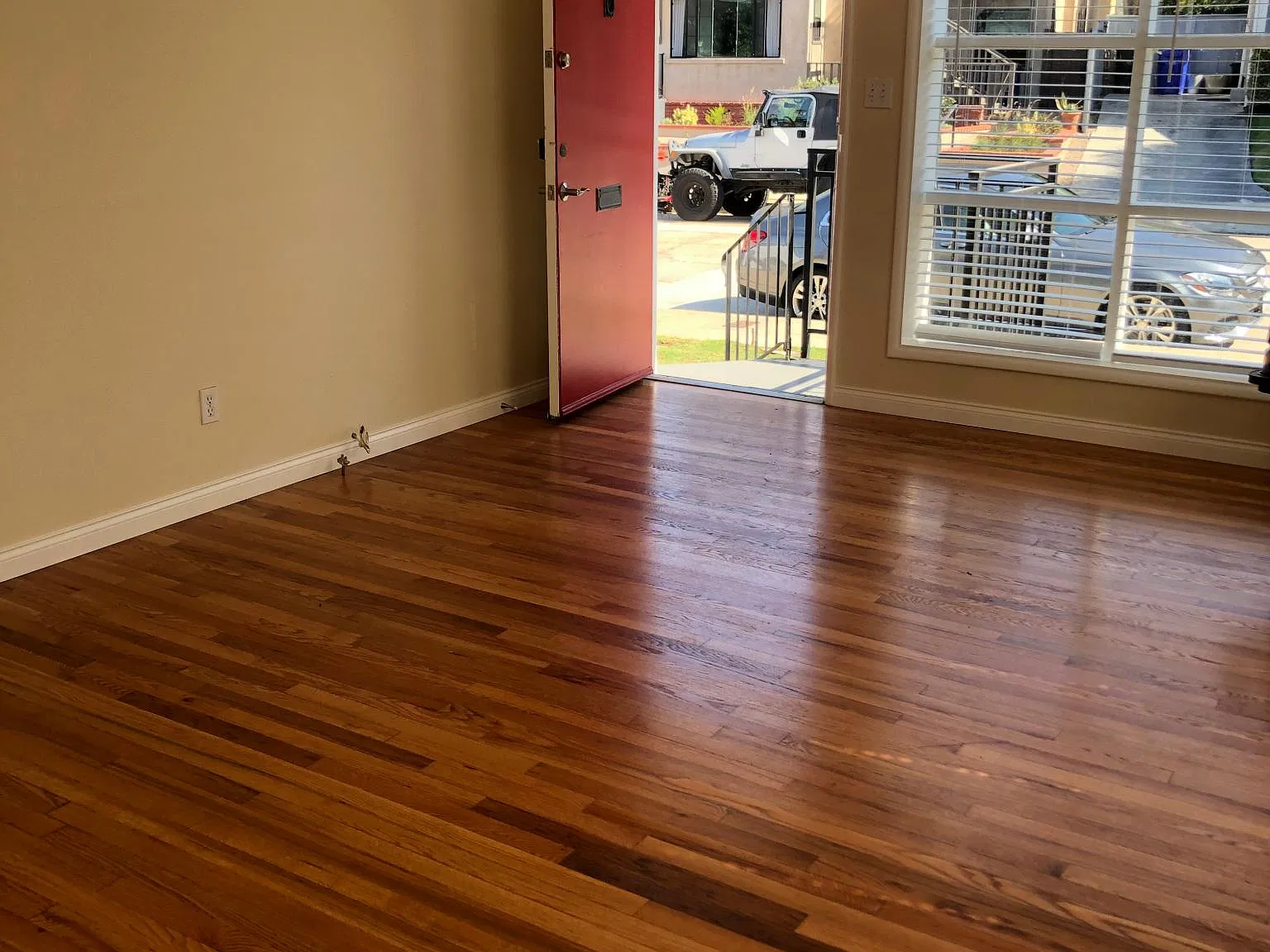 2 bed, 1000 sqft, $5,200 — Photo 2
