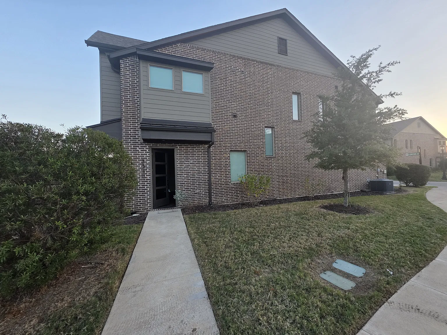 3 bed, 1810 sqft, $3,100 — Photo 4