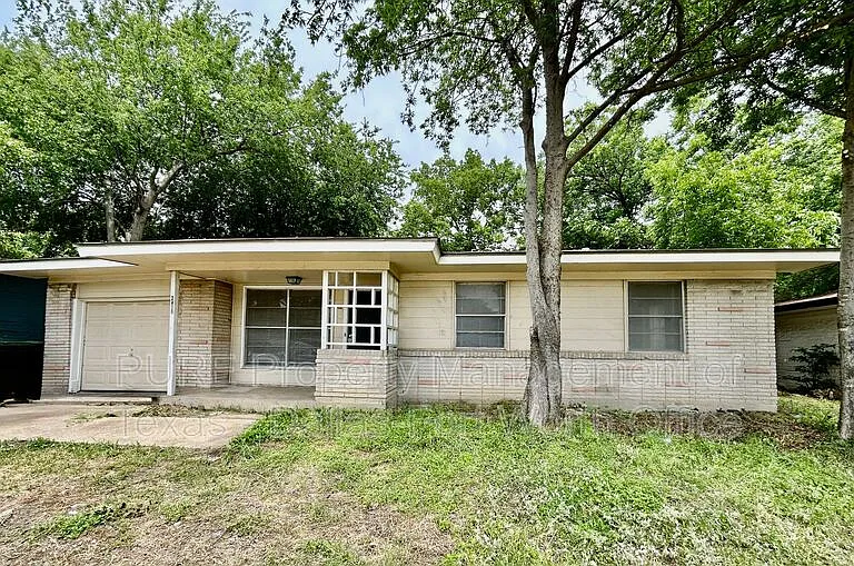 2411 E Mitchell St — Photo 1