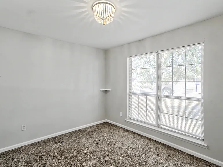 404 Clairemore Cir — Photo 19