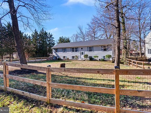 3rd image of 1436 Oak Bluff Rd