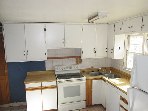 3rd image of 557 N 10th St