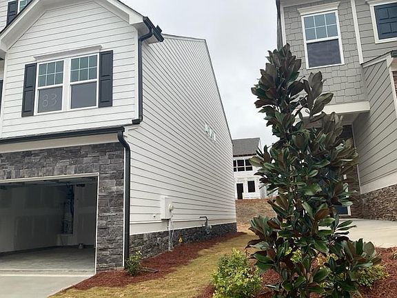 4th image of 13 Briarwood Dr E