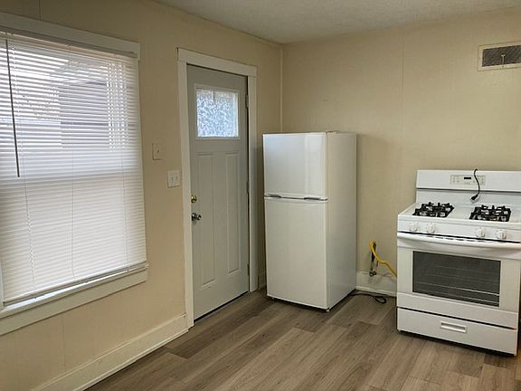 2nd image of 2112 W 4th St APT 1