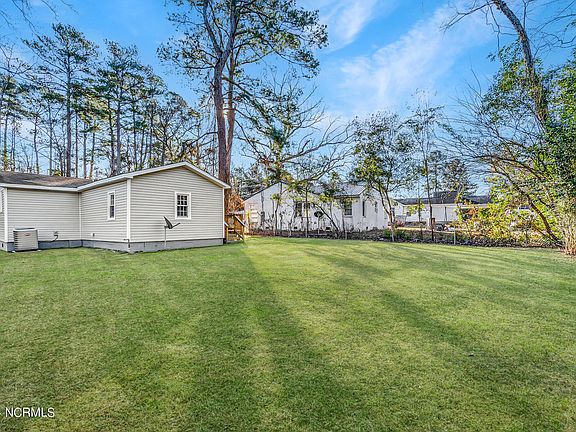 3rd image of 1515 Little Street