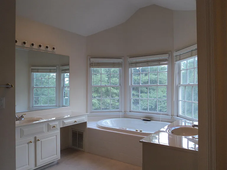 1629 Kinsmon Ln — Photo 9