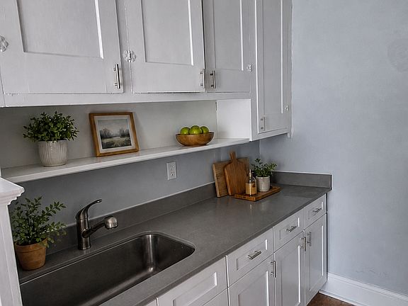 5th image of 2000 Mars Ave #2