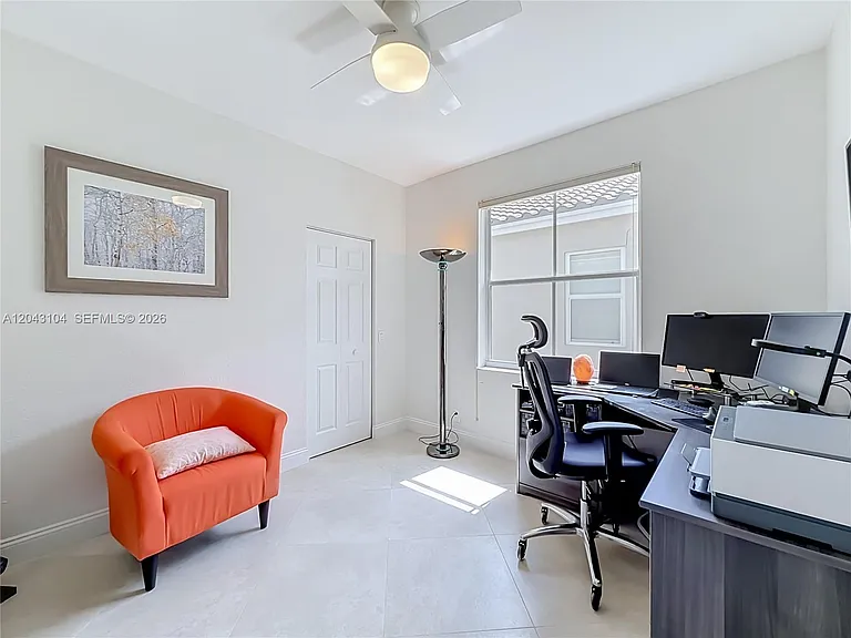 1556 Winterberry Ln — Photo 15
