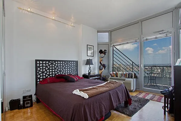 Rented by R New York | media 12