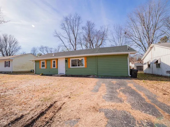 114 Oak Dr, Metropolis, IL 62960