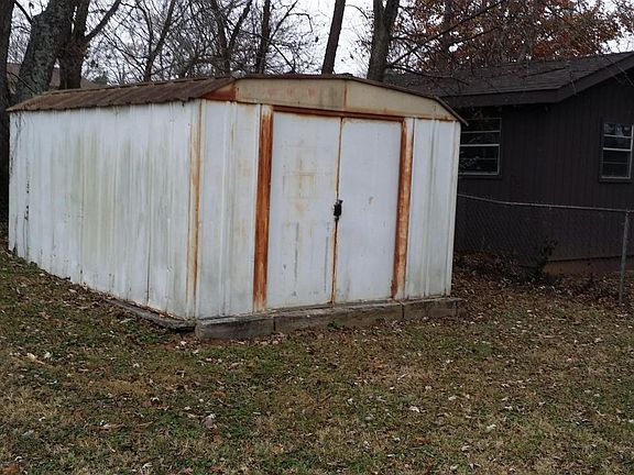 4th image of 422 Iroquois Ln