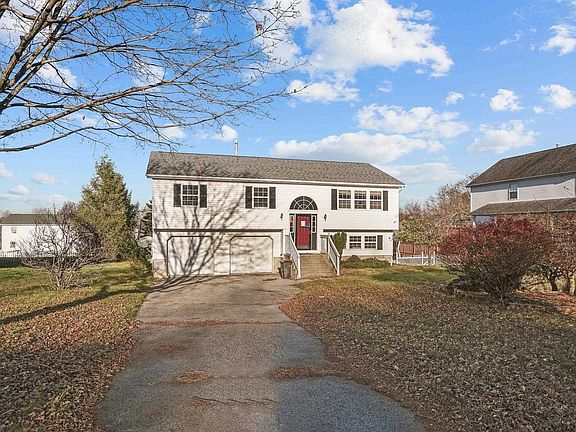 2nd image of 39 Wavey Willow Ln