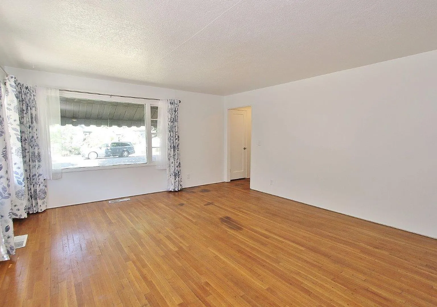 Single-Level Home Nestled in the North End — Photo 4