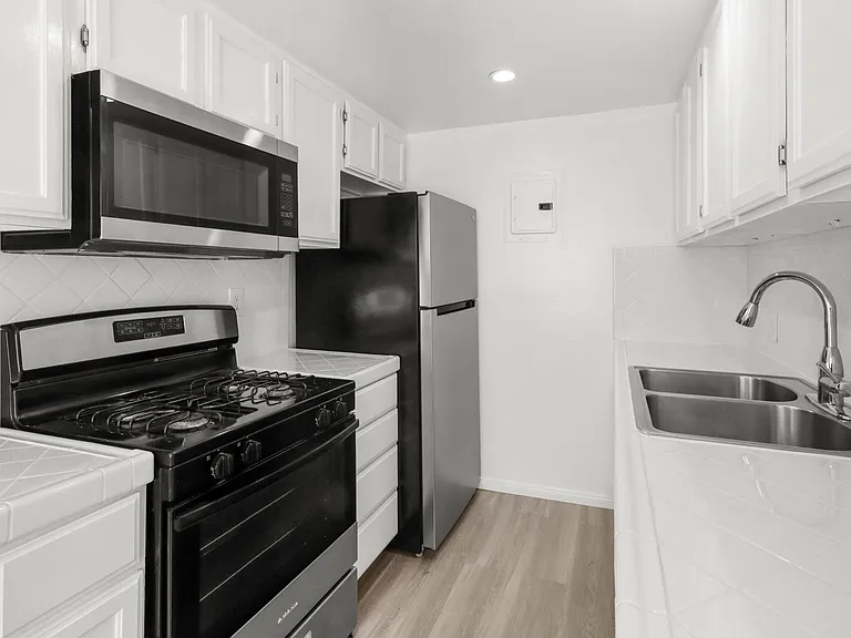 2701 Abbot Kinney Blvd #4 — Photo 6