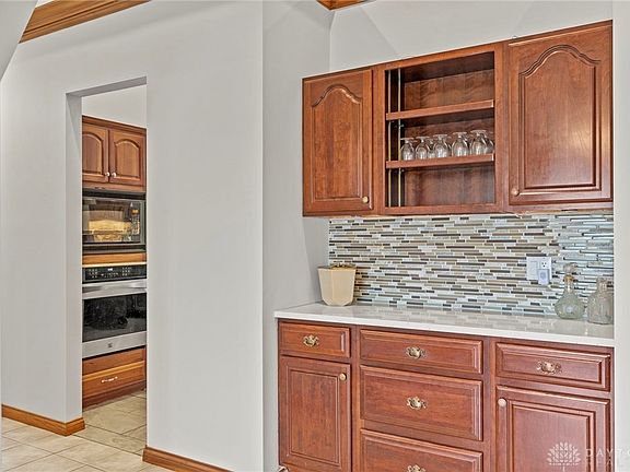 5th image of 268 Livingston Ct