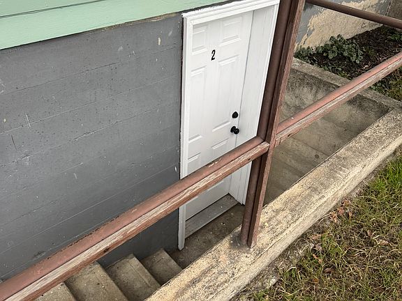 front entrance to 2820