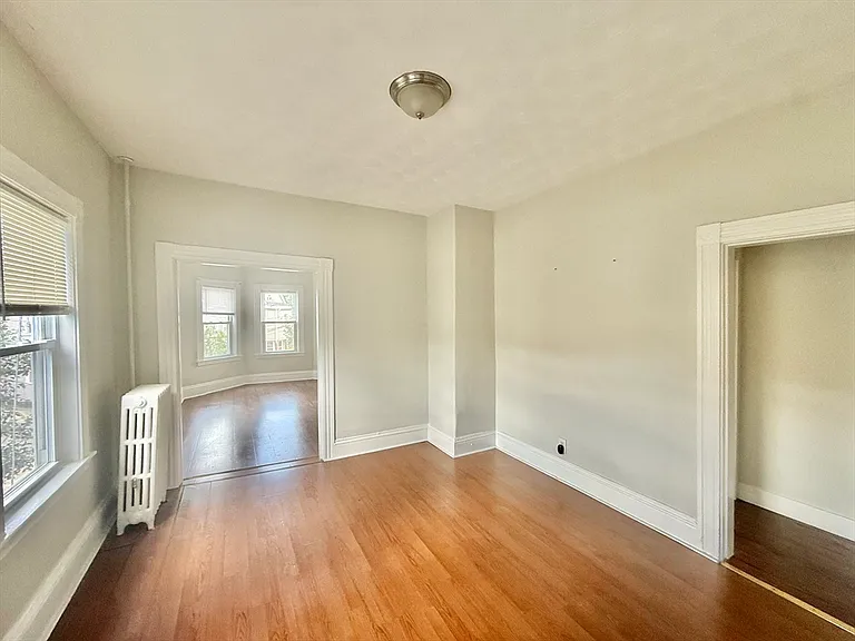 15 Gladstone St #3 — Photo 6