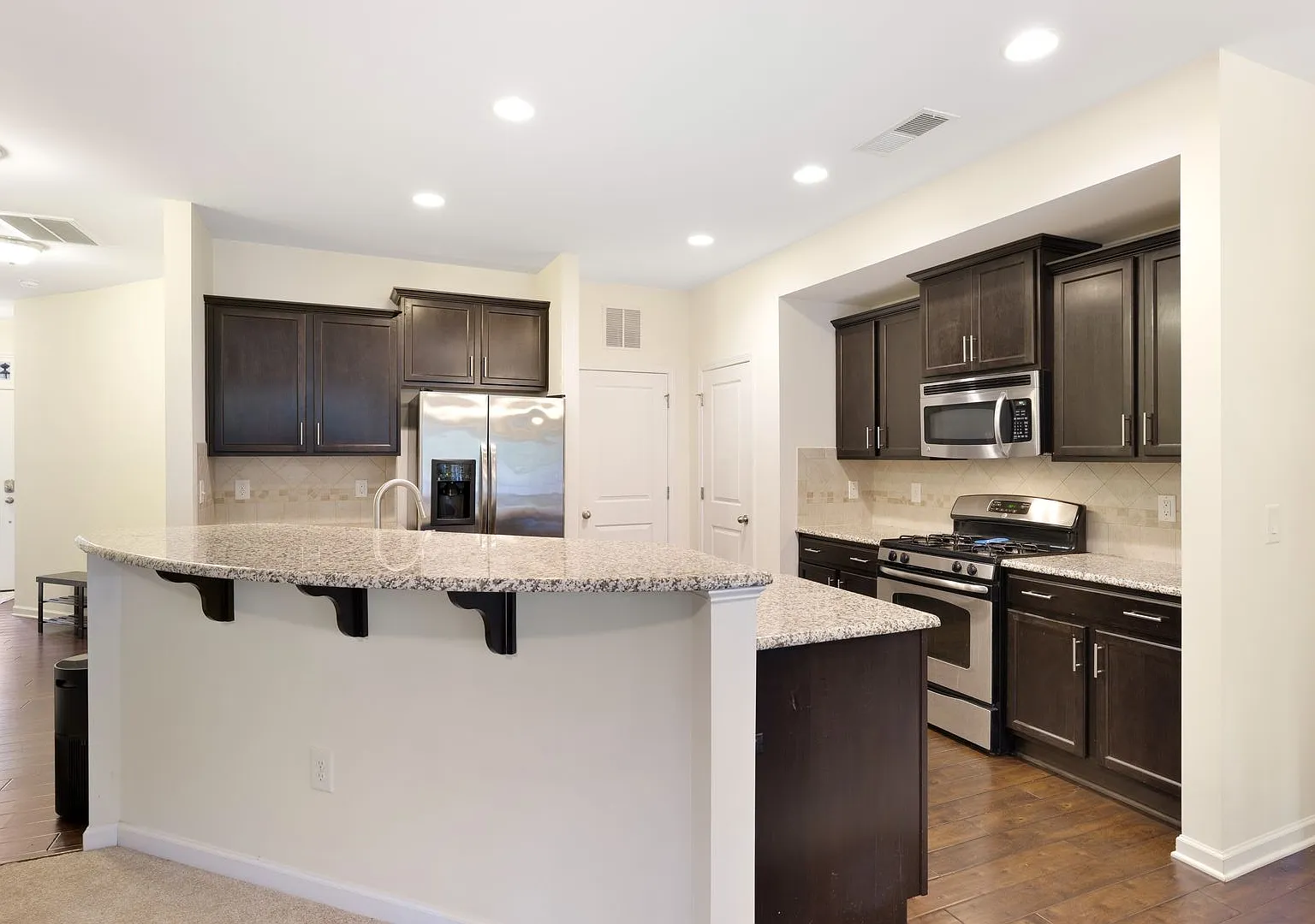 Incredible 3be/2.5ba House In Quiet Neighboorhood — Photo 4