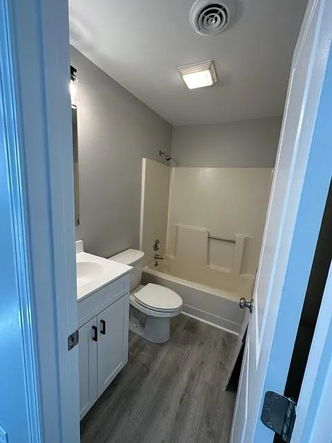 3 bed, 1200 sqft, $1,550 — Photo 3
