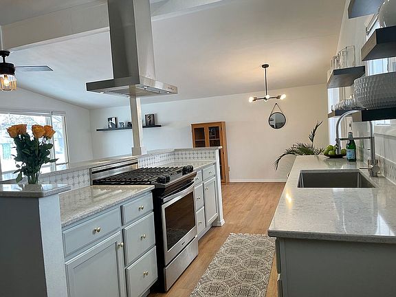 5th image of 624 Meadowlark Ln