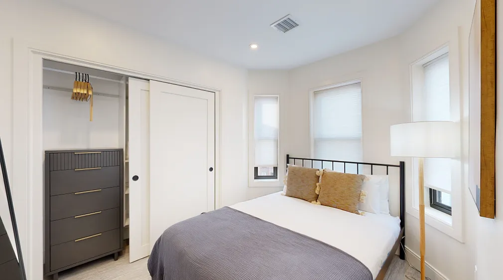 3 bed, 1.0 bath, 600 sqft, $3,300 — Photo 3