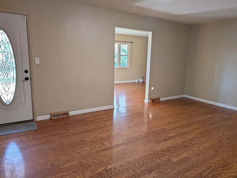 5253 Vernadale Dr — Photo 13