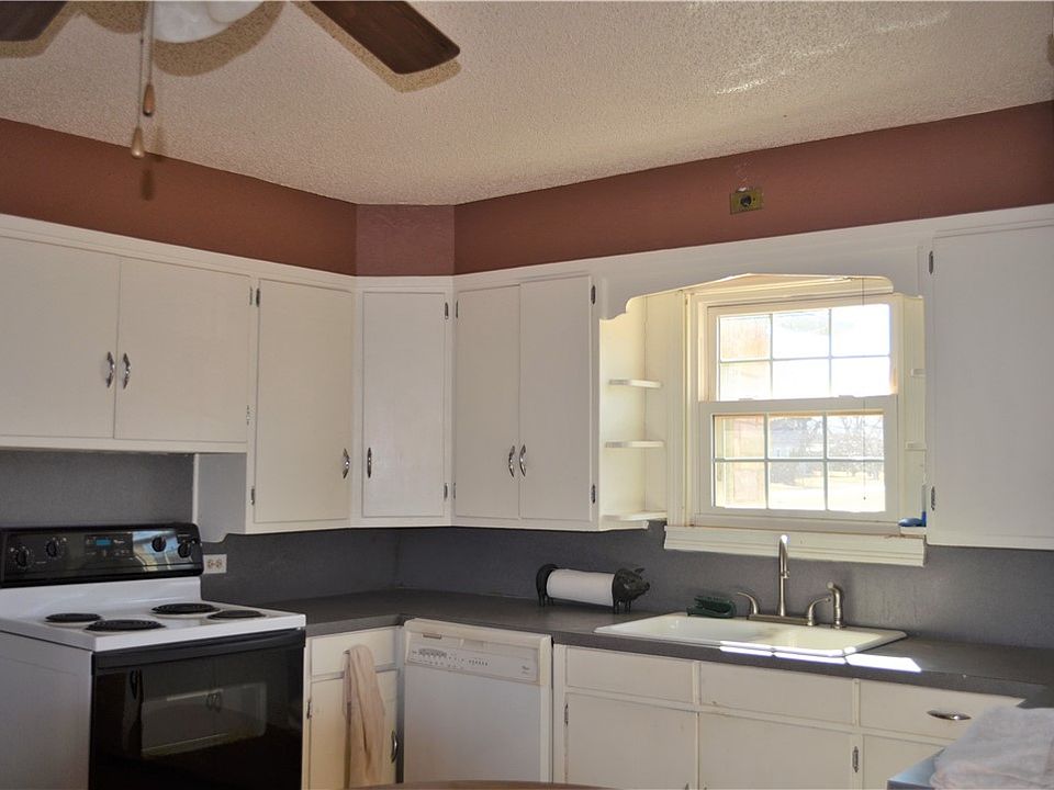 321 W 6th St, Cordell, OK 73632 Zillow