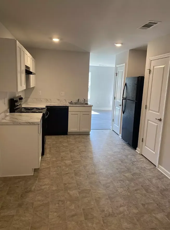 Building Photo - 543 Elles Way #543