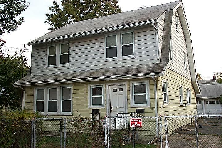 1st image of 28 Morton Ave Floor 1