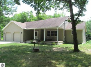 6520 E 26 1/4 Rd, Cadillac, MI 49601